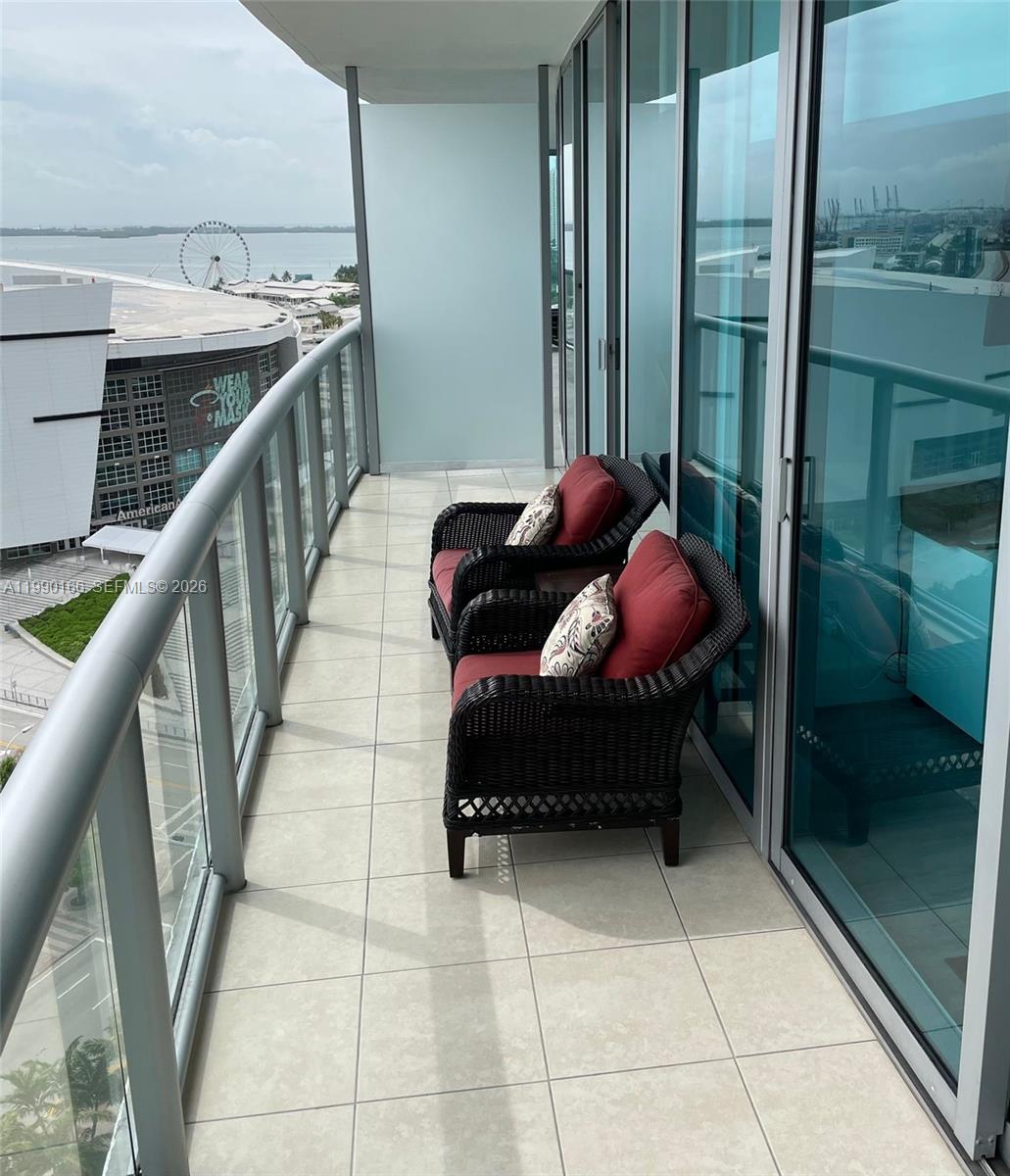 888 Biscayne Blvd #1810 Miami, FL 33132