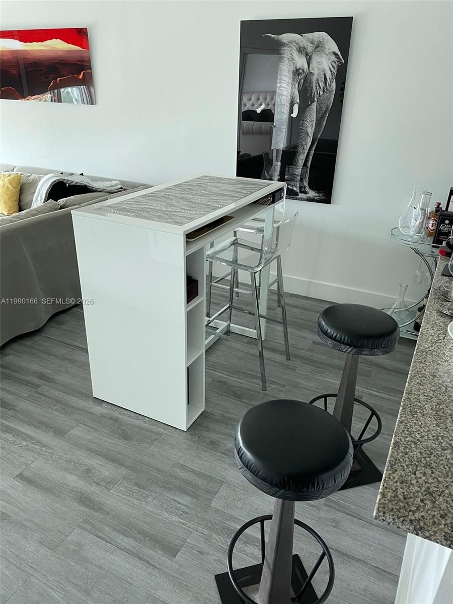 888 Biscayne Blvd #1810 Miami, FL 33132