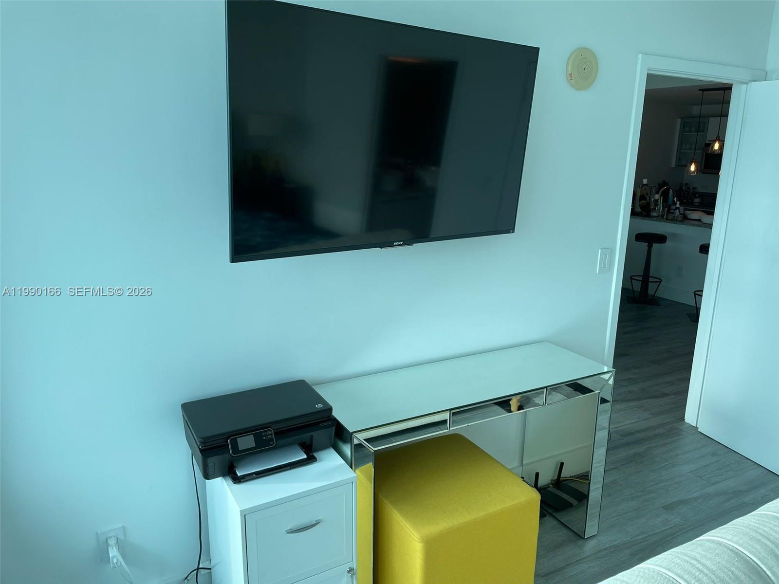 888 Biscayne Blvd #1810 Miami, FL 33132