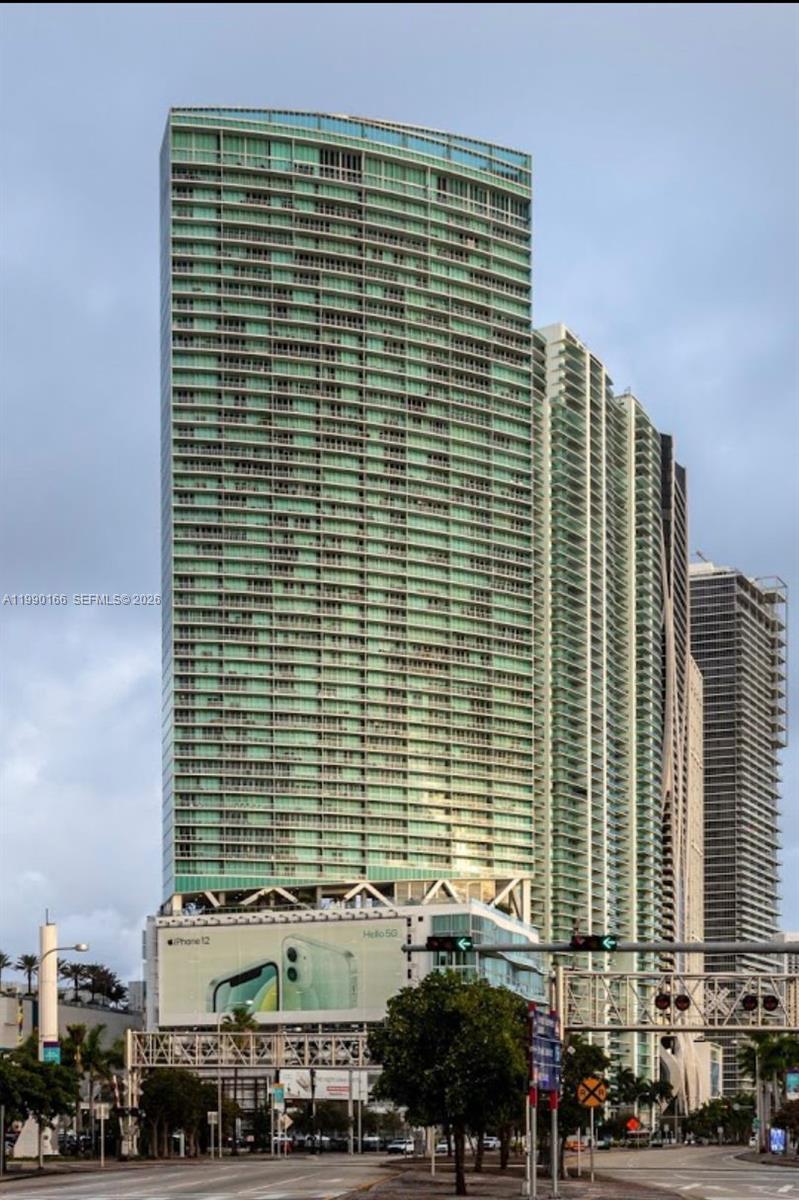 888 Biscayne Blvd #1810 Miami, FL 33132