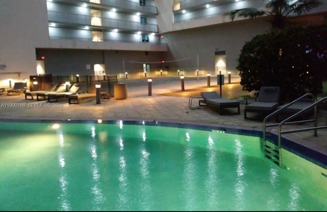 888 Biscayne Blvd #1810 Miami, FL 33132