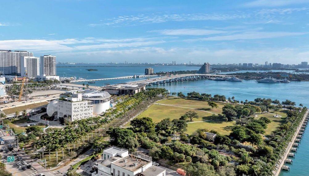 888 Biscayne Blvd #1810 Miami, FL 33132