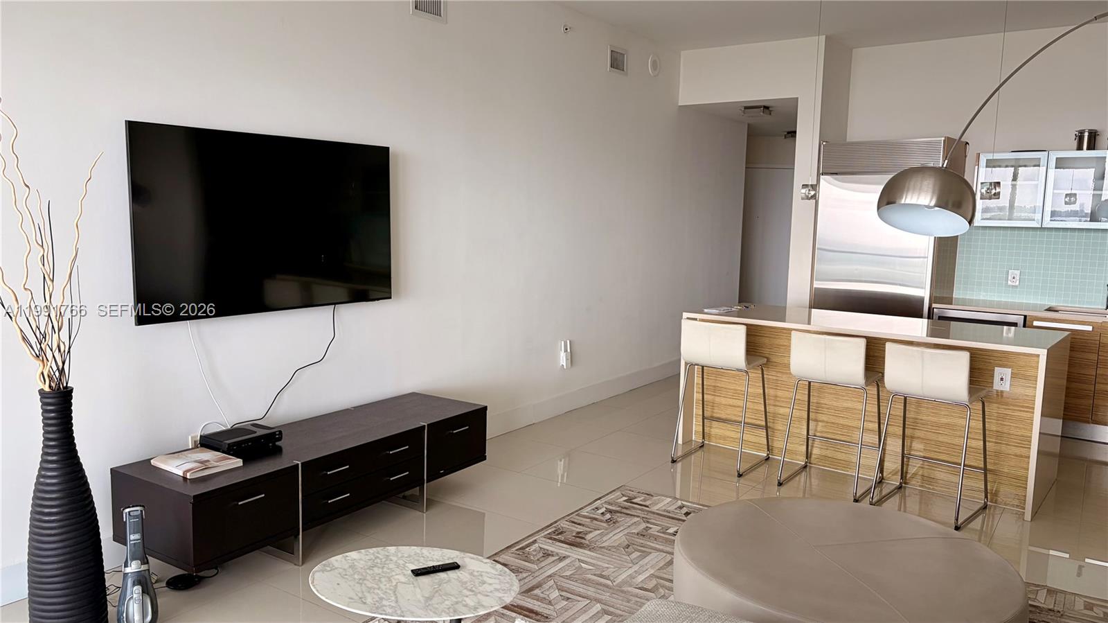 image Paramount Bay1