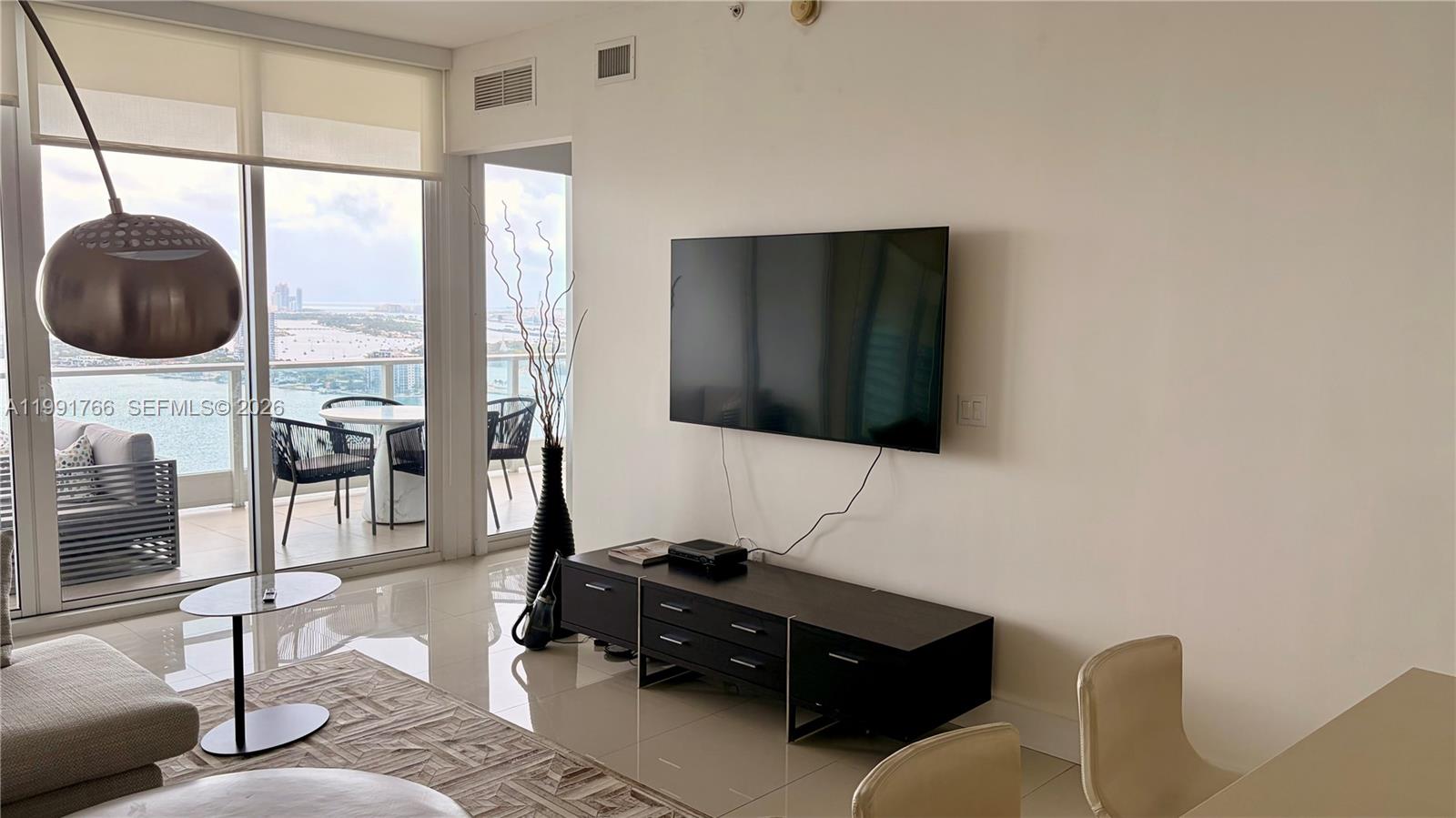 image Paramount Bay2