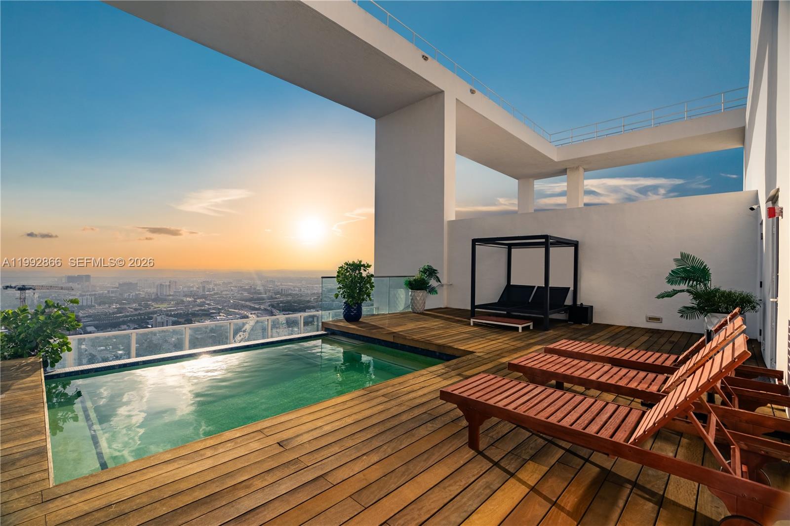 1040 Biscayne Blvd #PH-4607 Miami, FL 33132