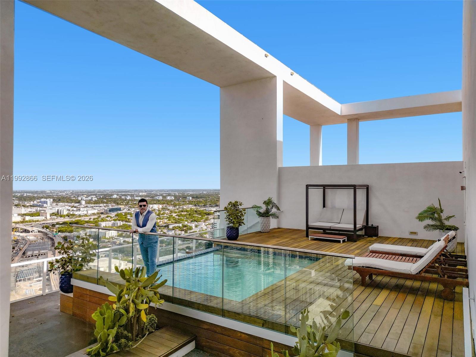 1040 Biscayne Blvd #PH-4607 Miami, FL 33132