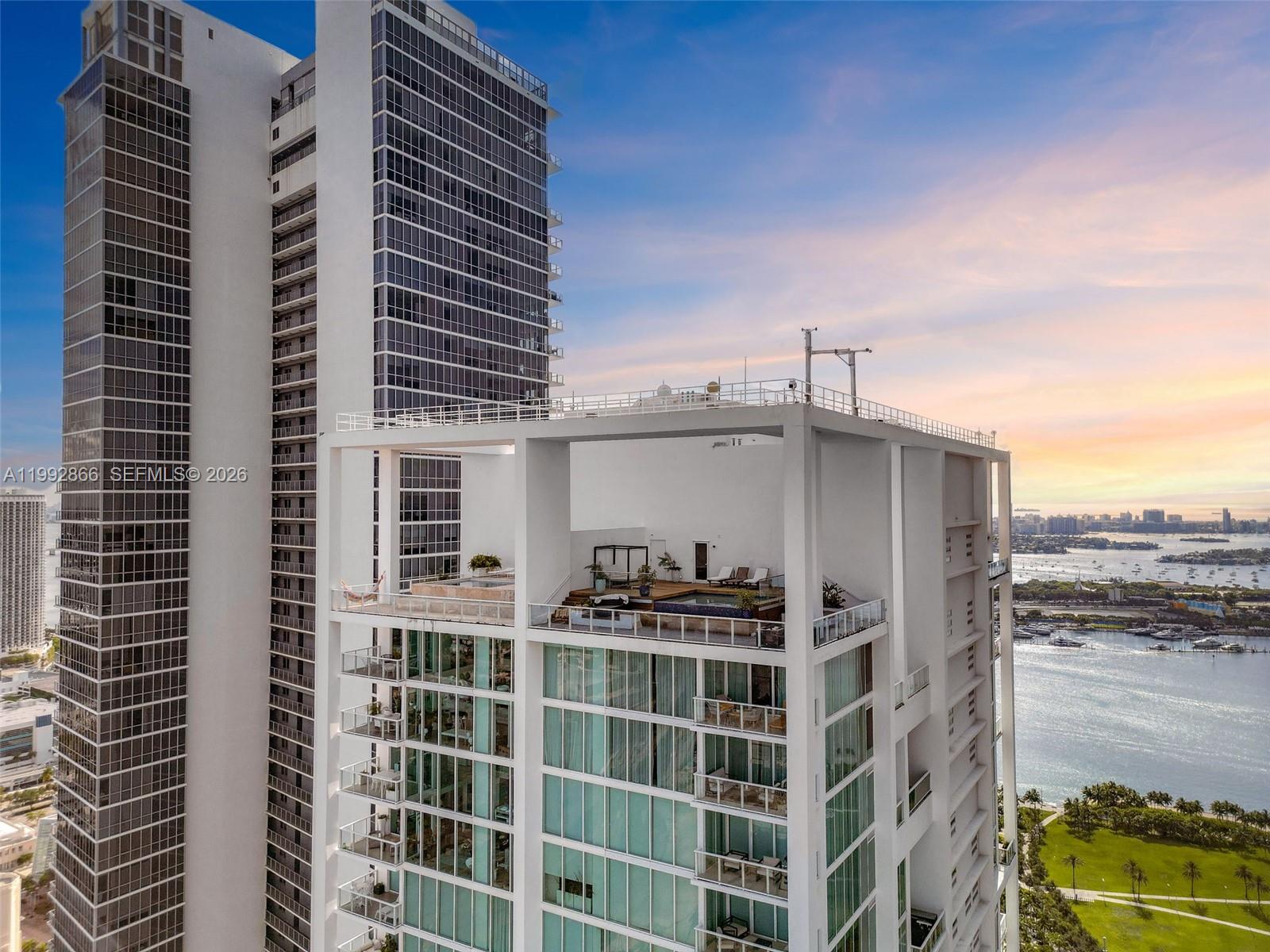 1040 Biscayne Blvd #PH-4607 Miami, FL 33132