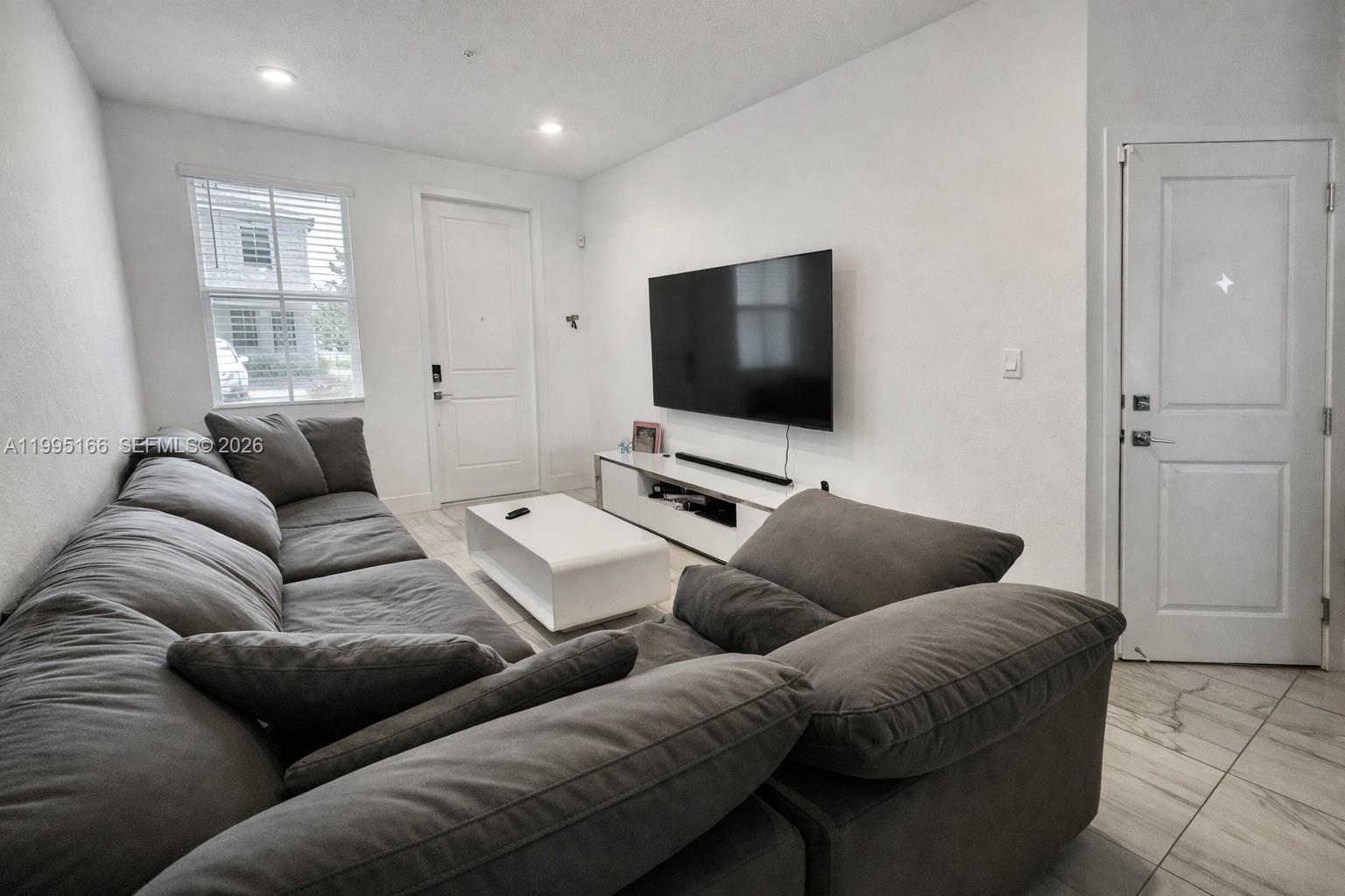 181 SW 170th Ave Pembroke Pines, FL 33027