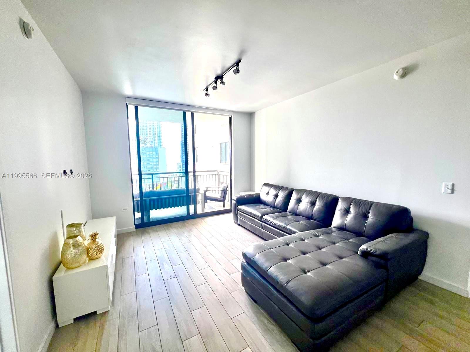 image Nine at Mary Brickell Village12