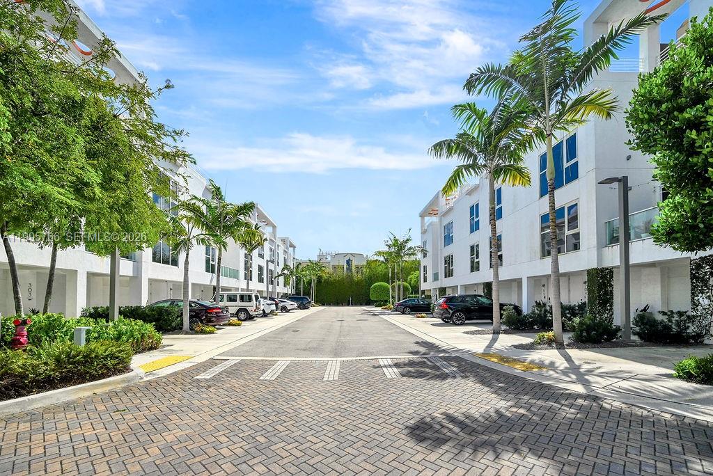 455 NE 39th St #205 Miami, FL 33137