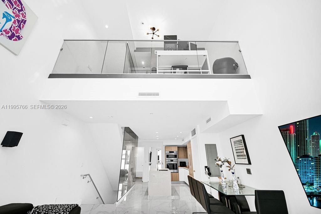 455 NE 39th St #205 Miami, FL 33137