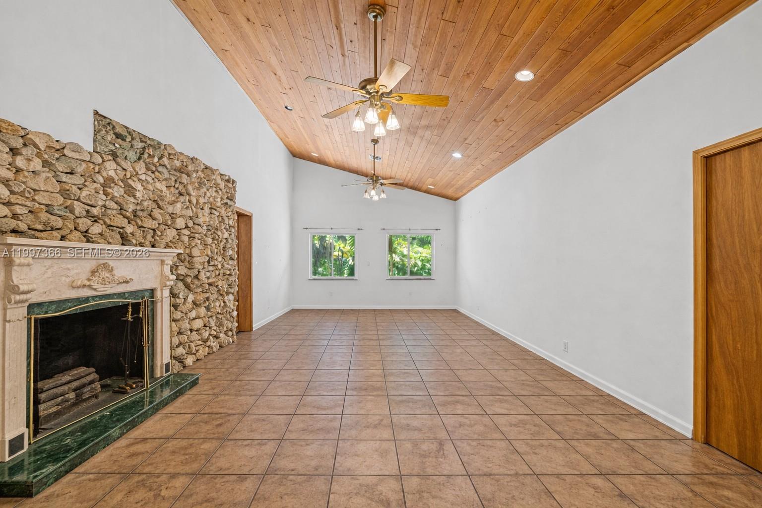 7997 SW 76th Ave Miami, FL 33143