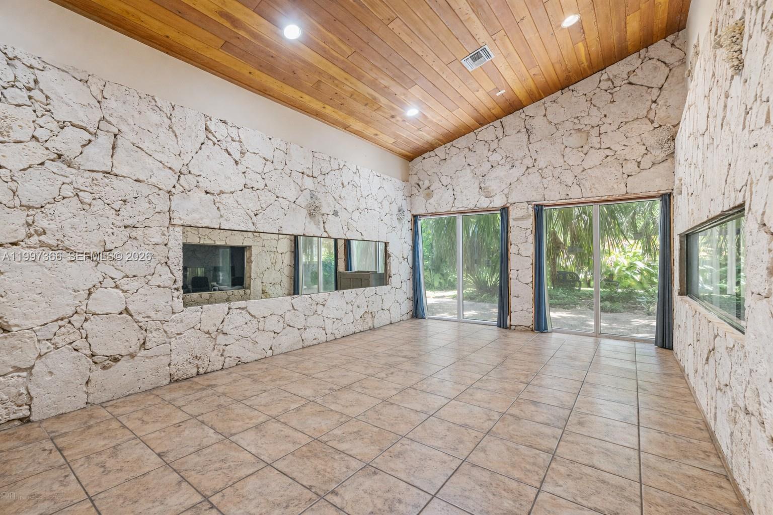 7997 SW 76th Ave Miami, FL 33143