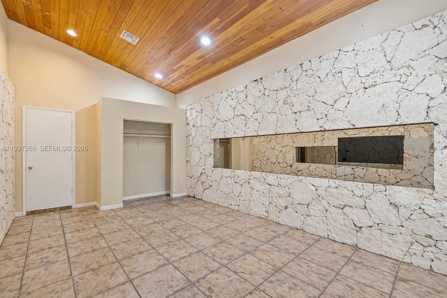 7997 SW 76th Ave Miami, FL 33143