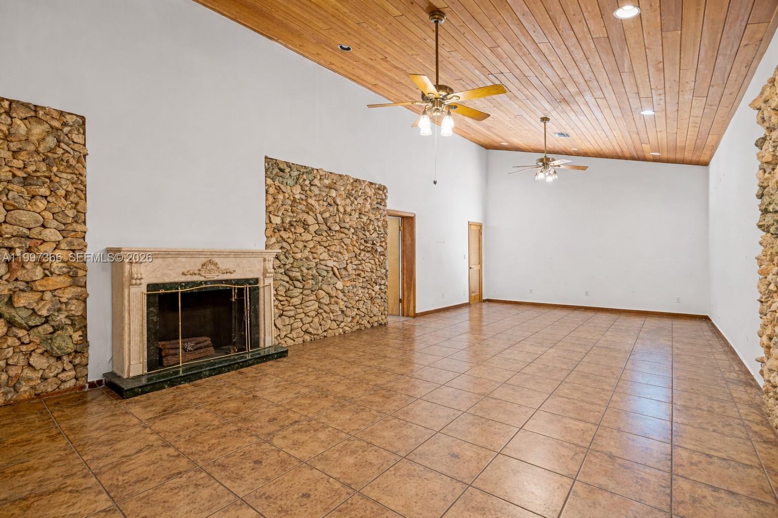 7997 SW 76th Ave Miami, FL 33143