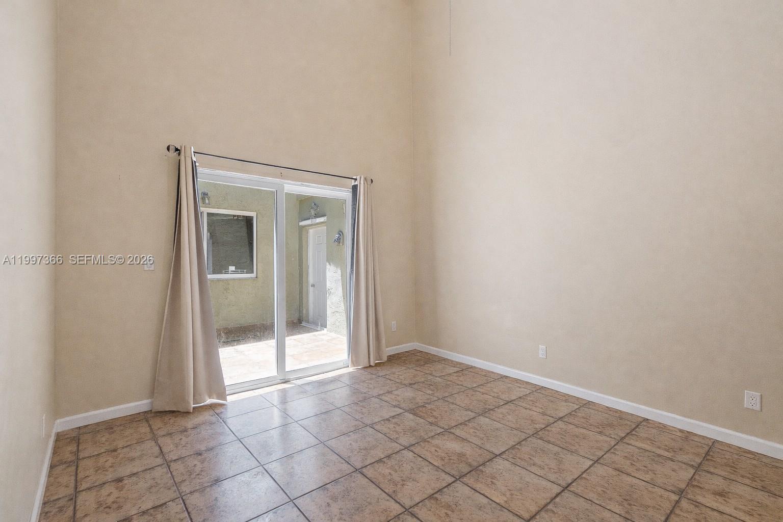 7997 SW 76th Ave Miami, FL 33143