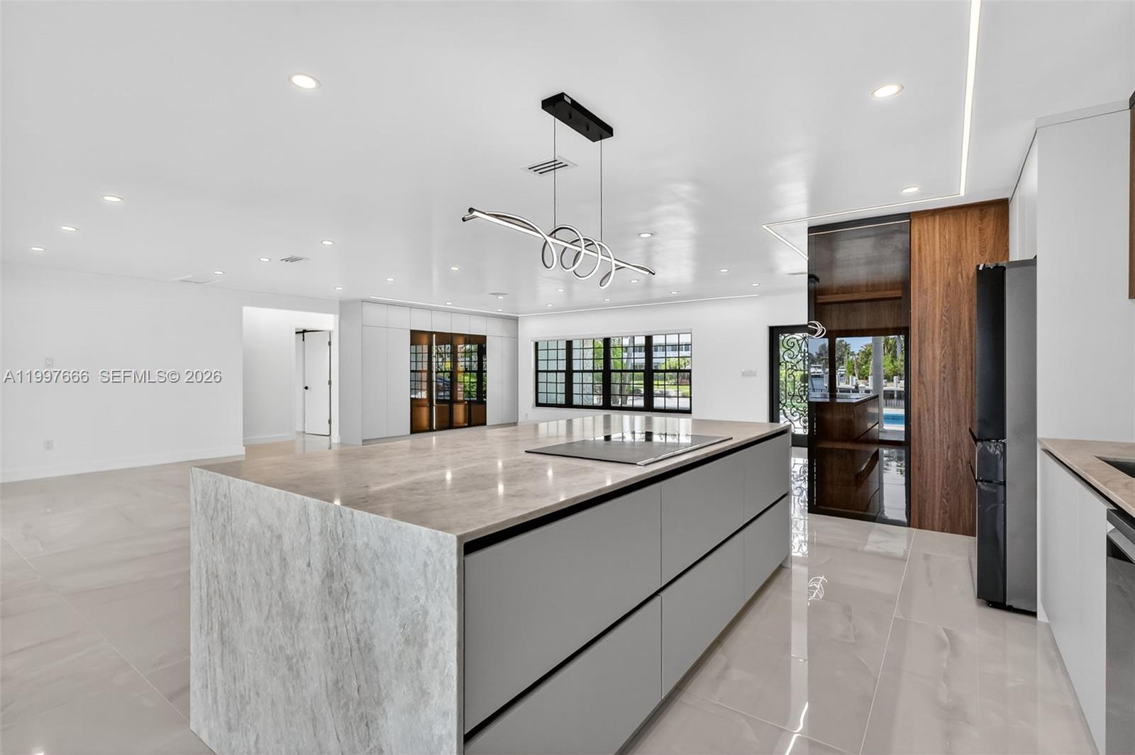 607 Layne Blvd Hallandale Beach, FL 33009