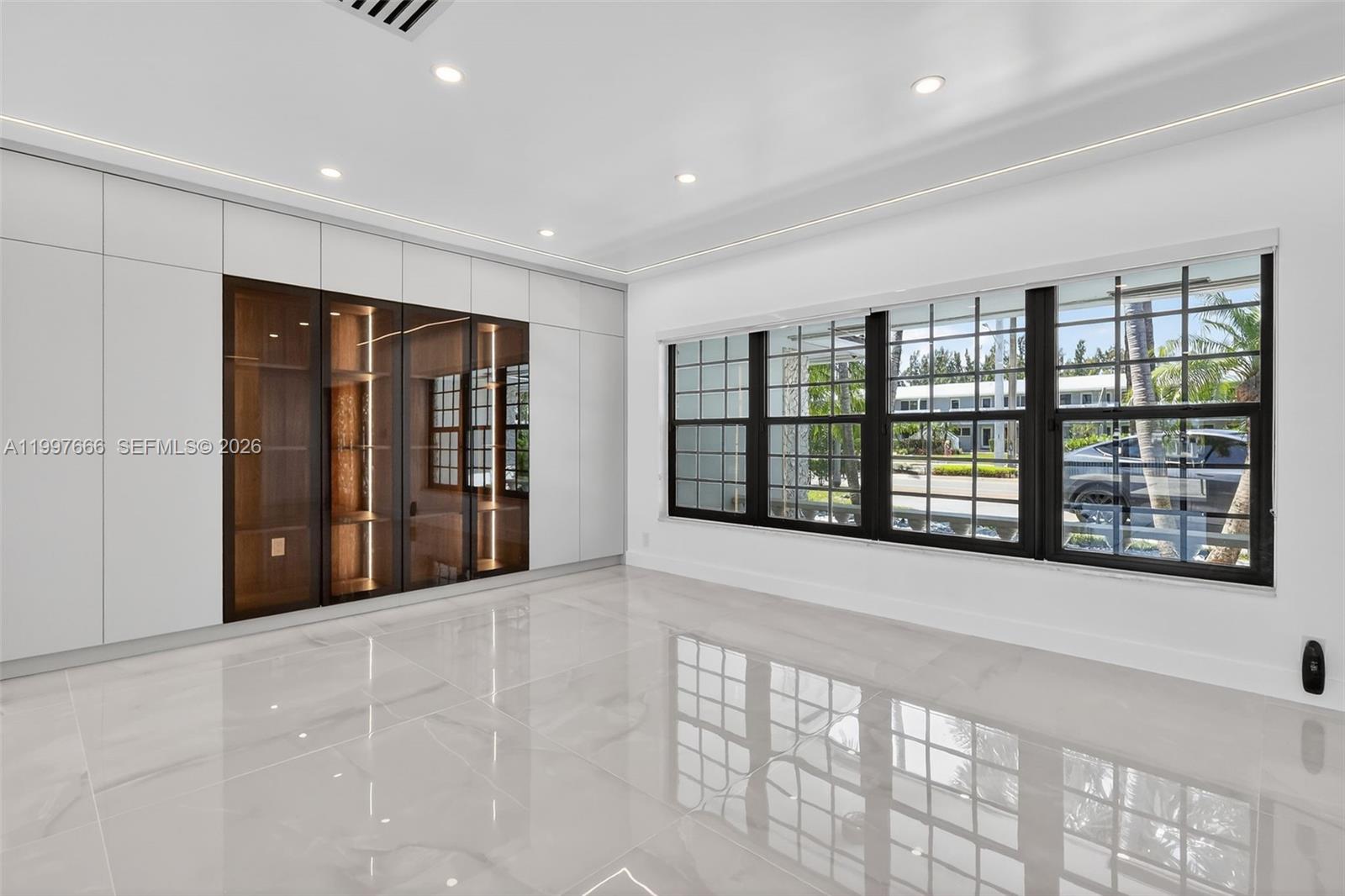 607 Layne Blvd Hallandale Beach, FL 33009