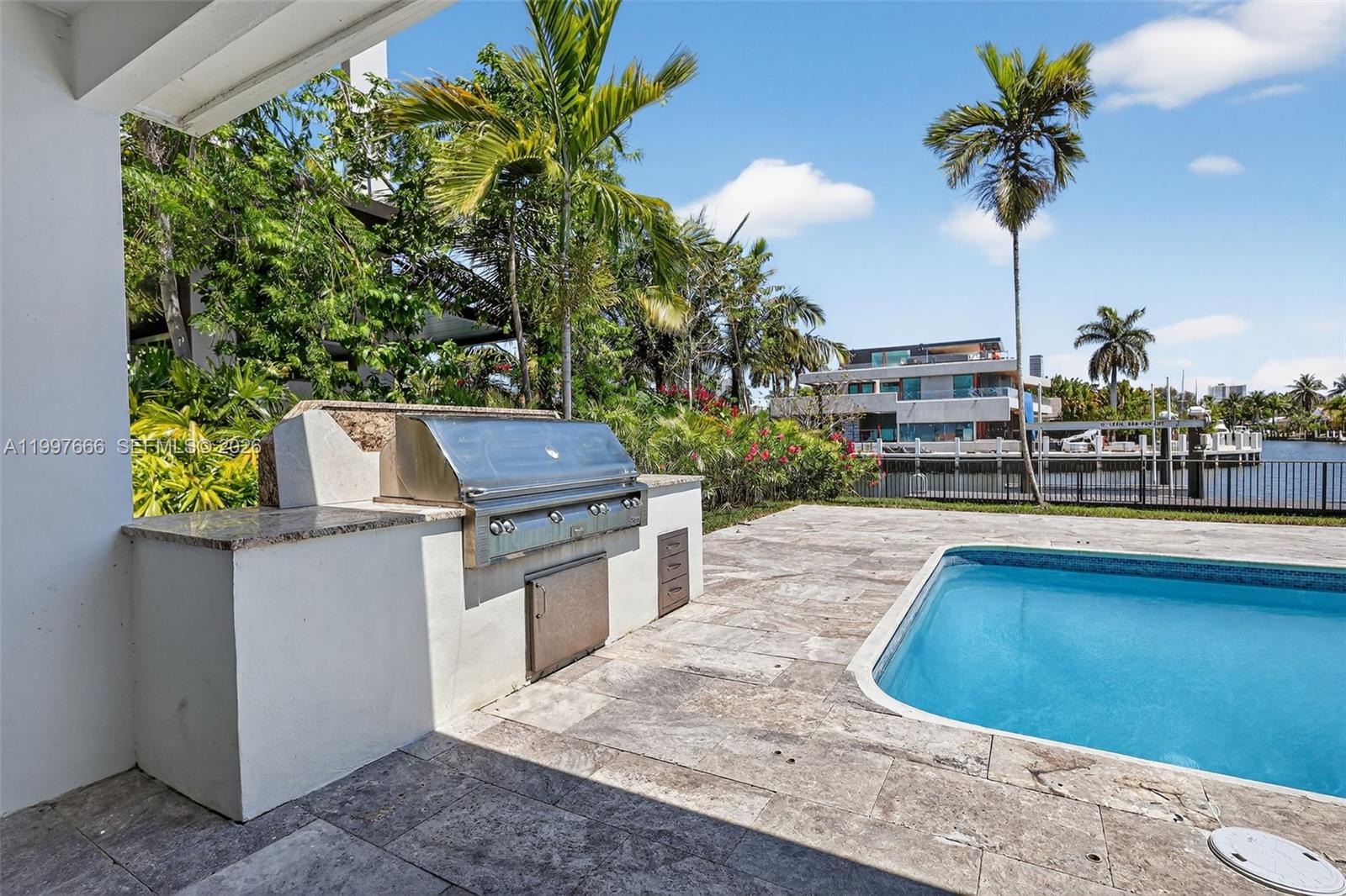 607 Layne Blvd Hallandale Beach, FL 33009