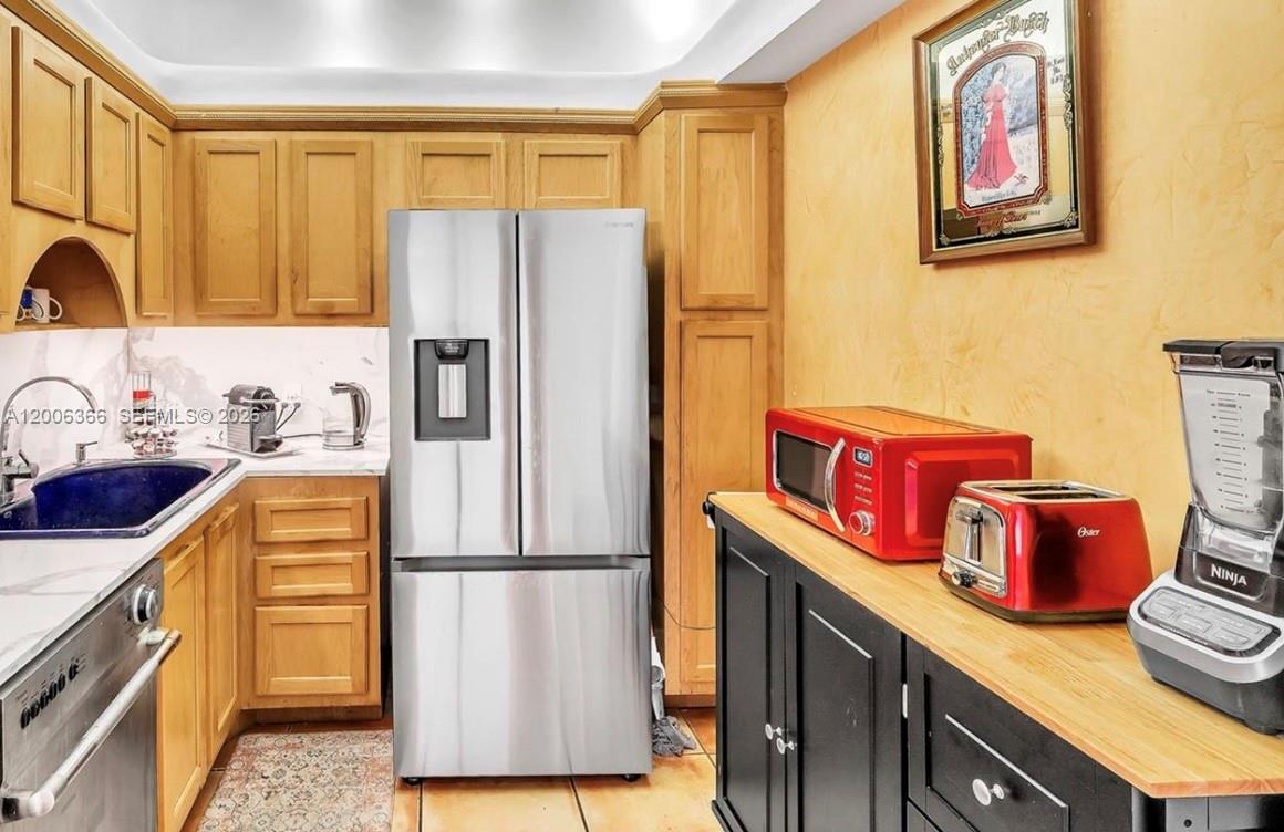 Undisclosed Address Aventura, FL 33180