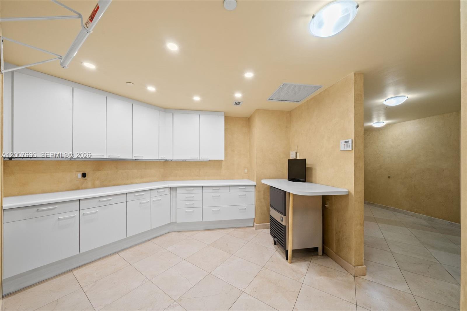9999 Collins Ave #6G Bal Harbour, FL 33154