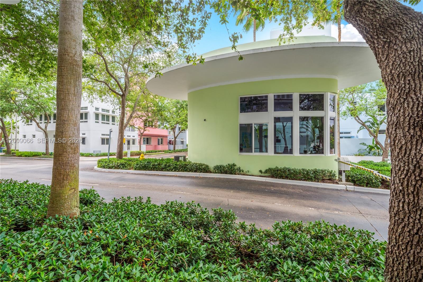6101 Aqua Ave #903 Miami Beach, FL 33141