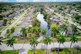 11500 NW 39th St