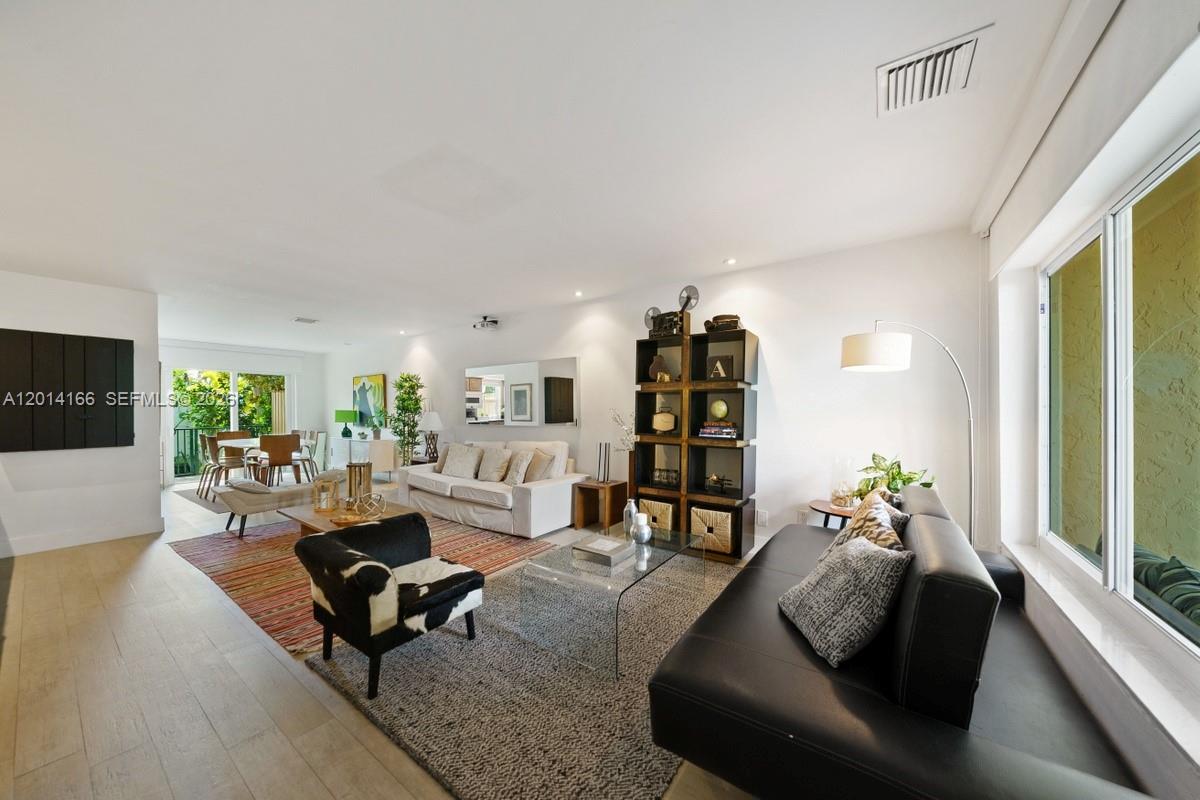 232 Sea Vw Dr #108 Key Biscayne, FL 33149