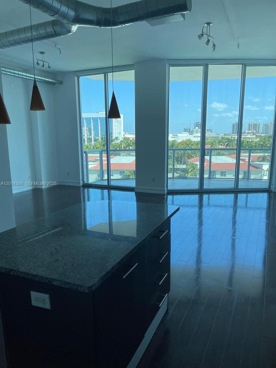 image Uptown Marina Lofts0