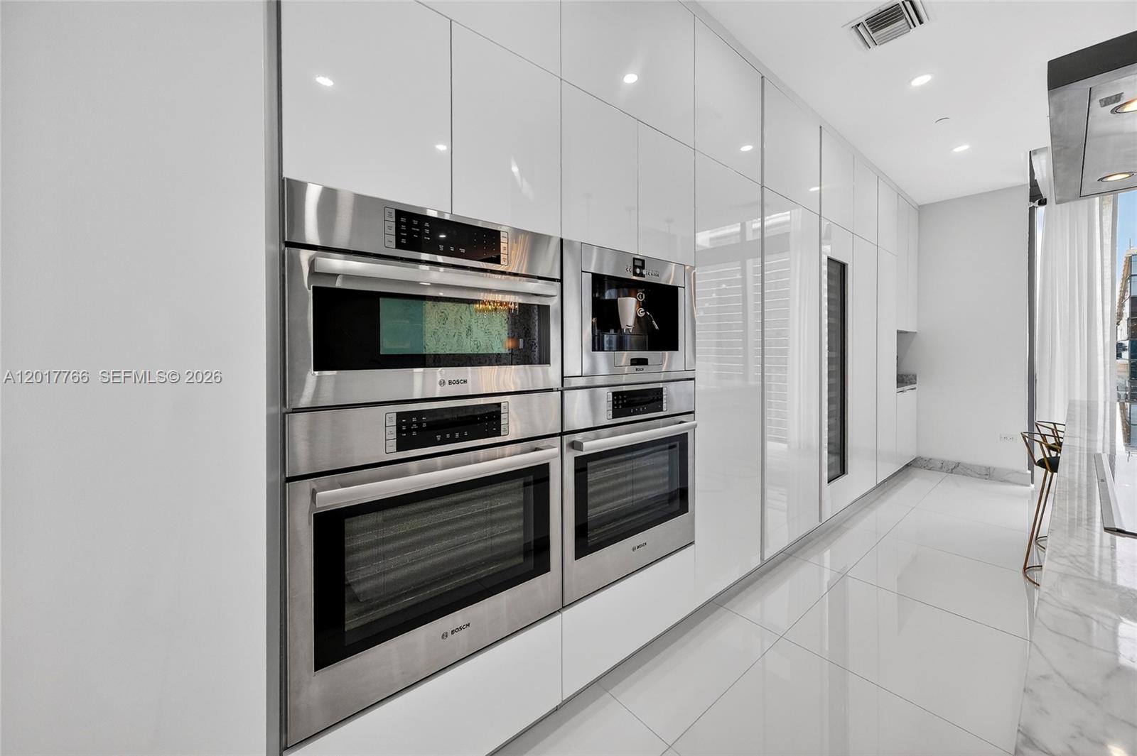 88 SW 7th St #4202 Miami, FL 33130