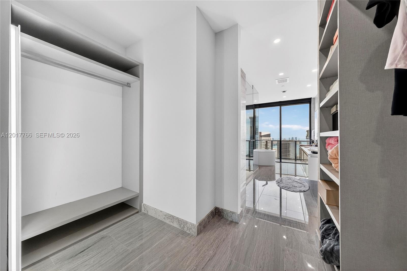 88 SW 7th St #4202 Miami, FL 33130