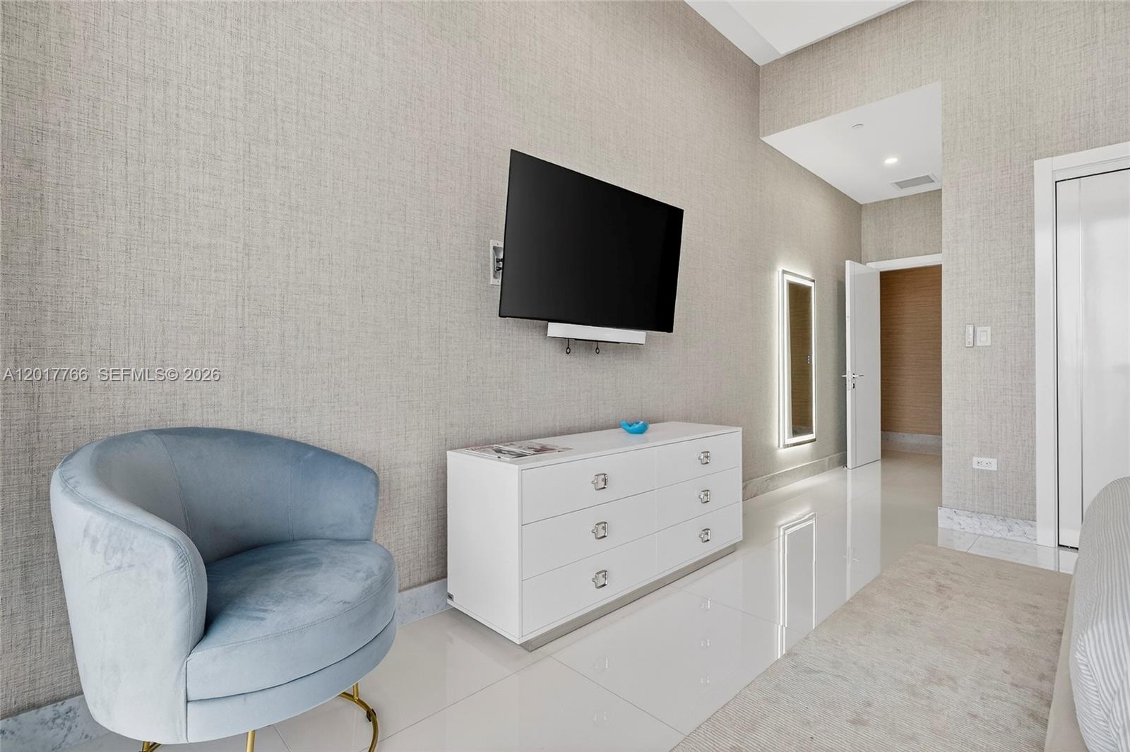 88 SW 7th St #4202 Miami, FL 33130