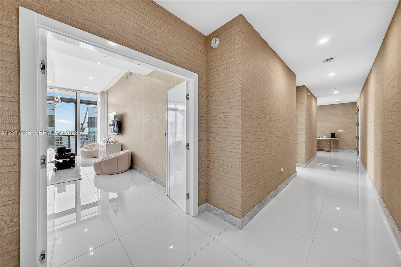 88 SW 7th St #4202 Miami, FL 33130