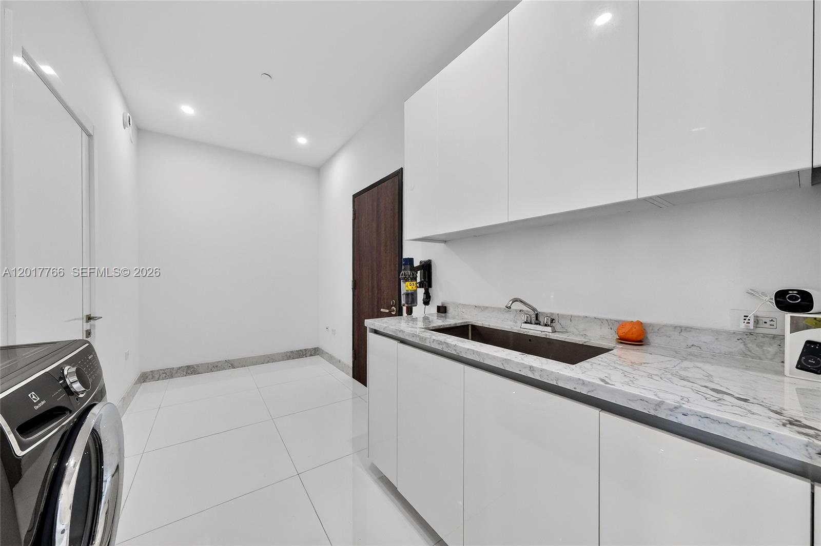 88 SW 7th St #4202 Miami, FL 33130