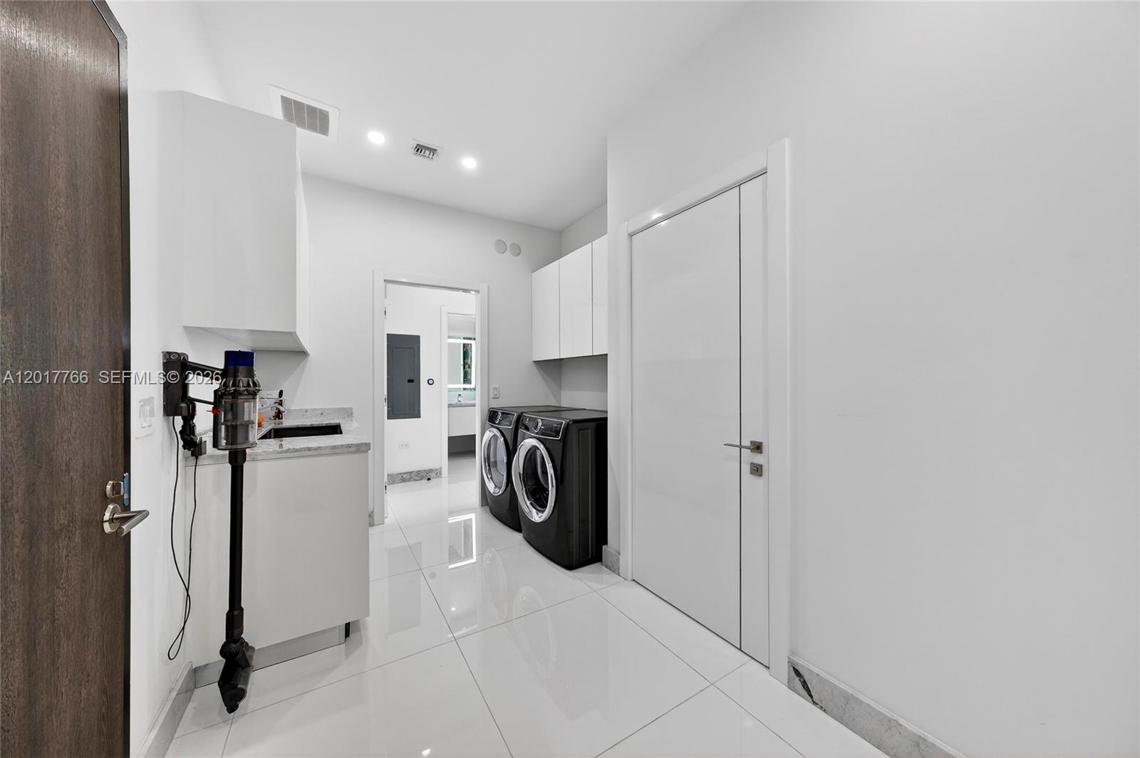 88 SW 7th St #4202 Miami, FL 33130