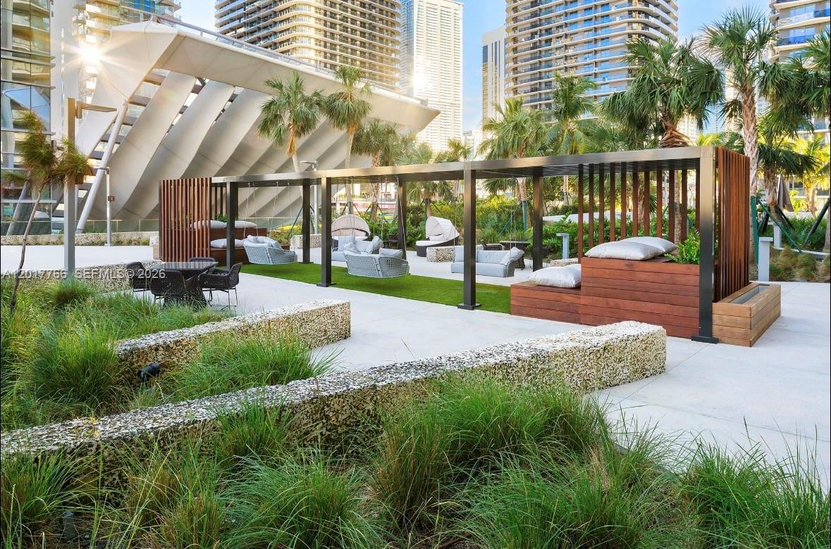 88 SW 7th St #4202 Miami, FL 33130