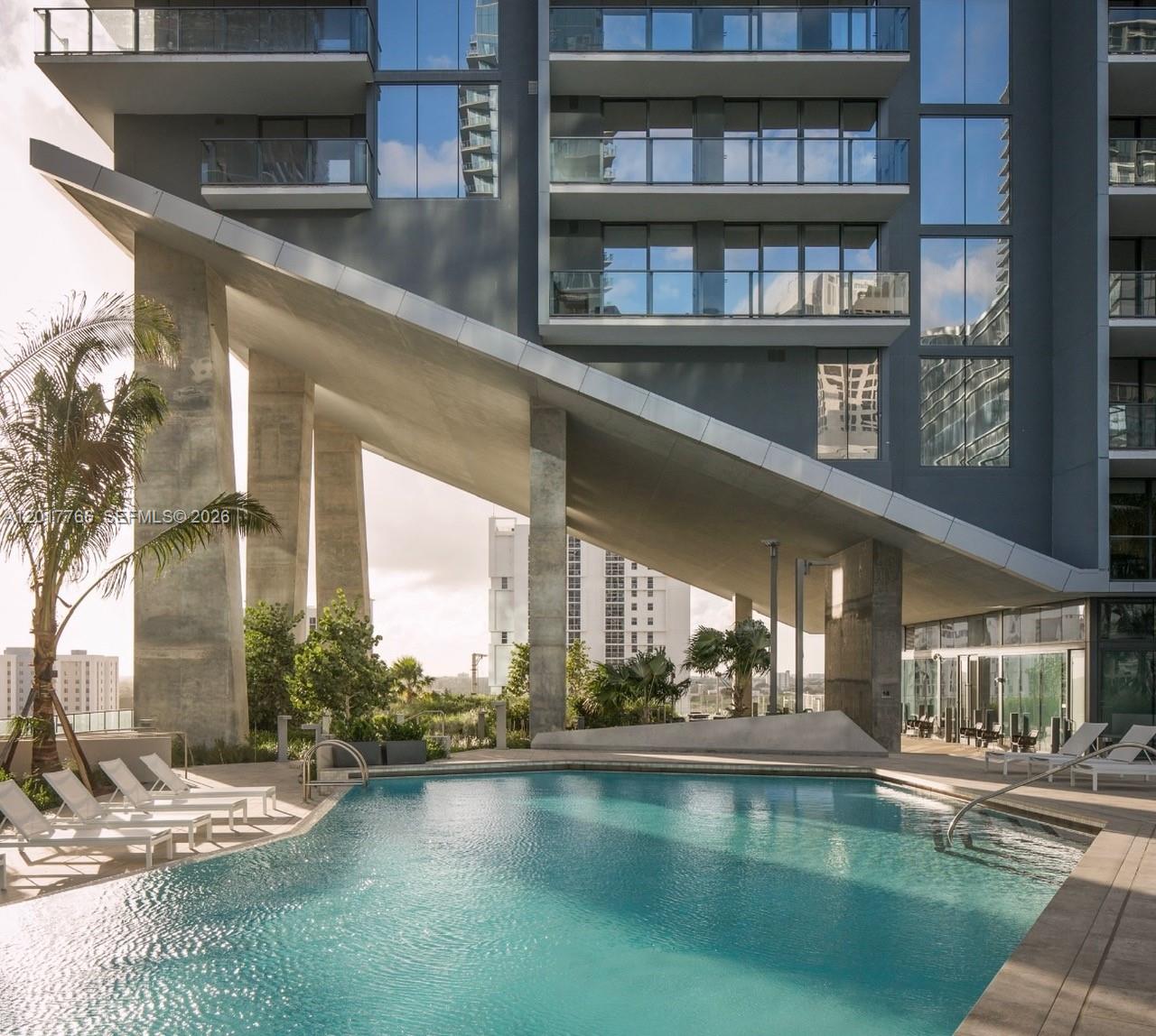 88 SW 7th St #4202 Miami, FL 33130