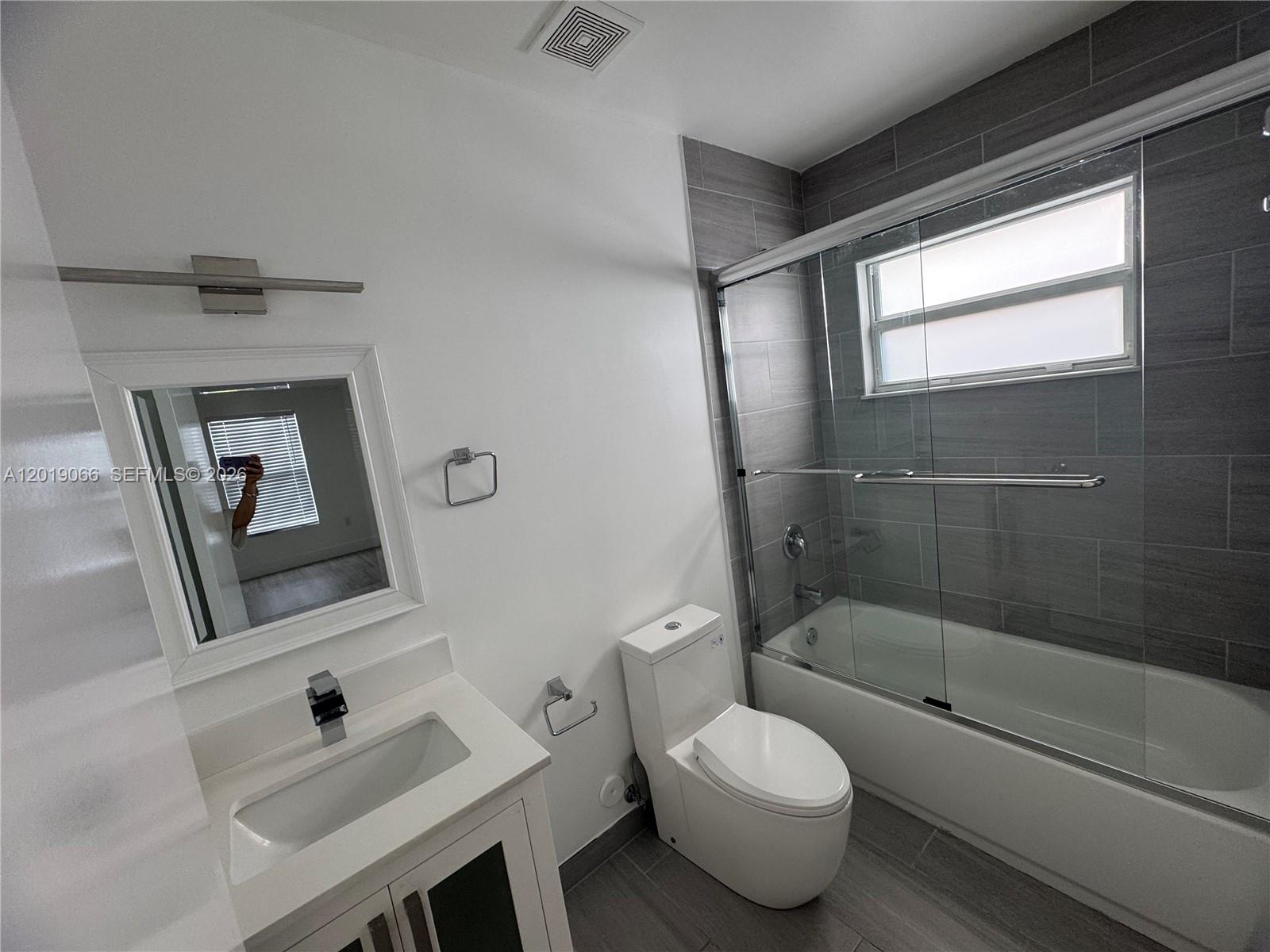 526 NW 6th St Hallandale Beach, FL 33009