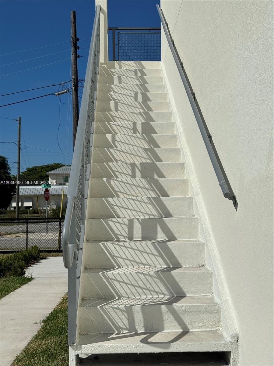 526 NW 6th St Hallandale Beach, FL 33009