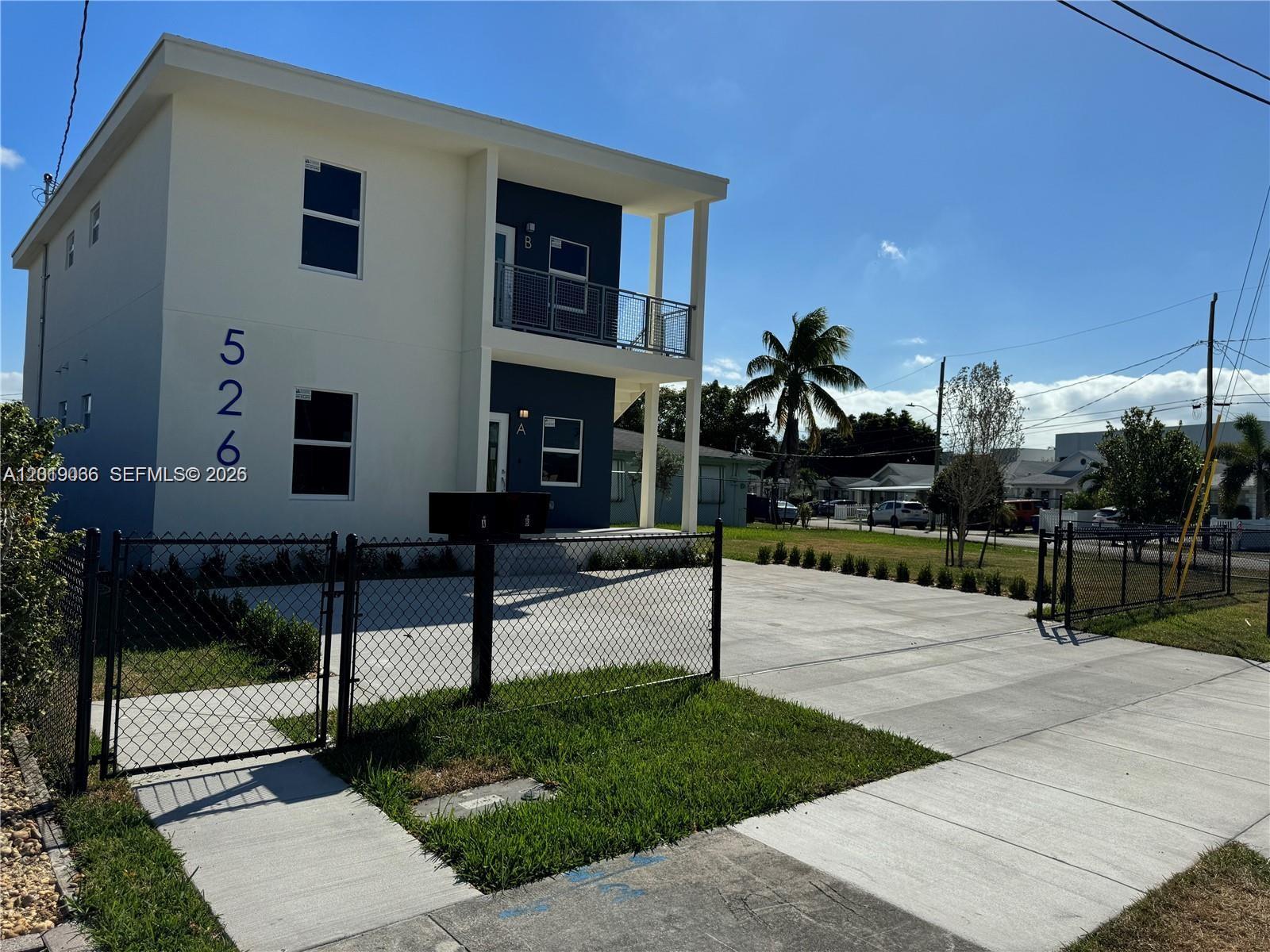 526 NW 6th St Hallandale Beach, FL 33009