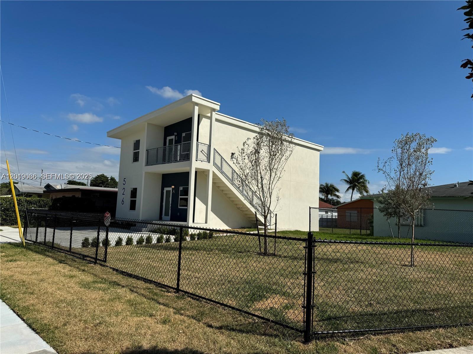 526 NW 6th St Hallandale Beach, FL 33009