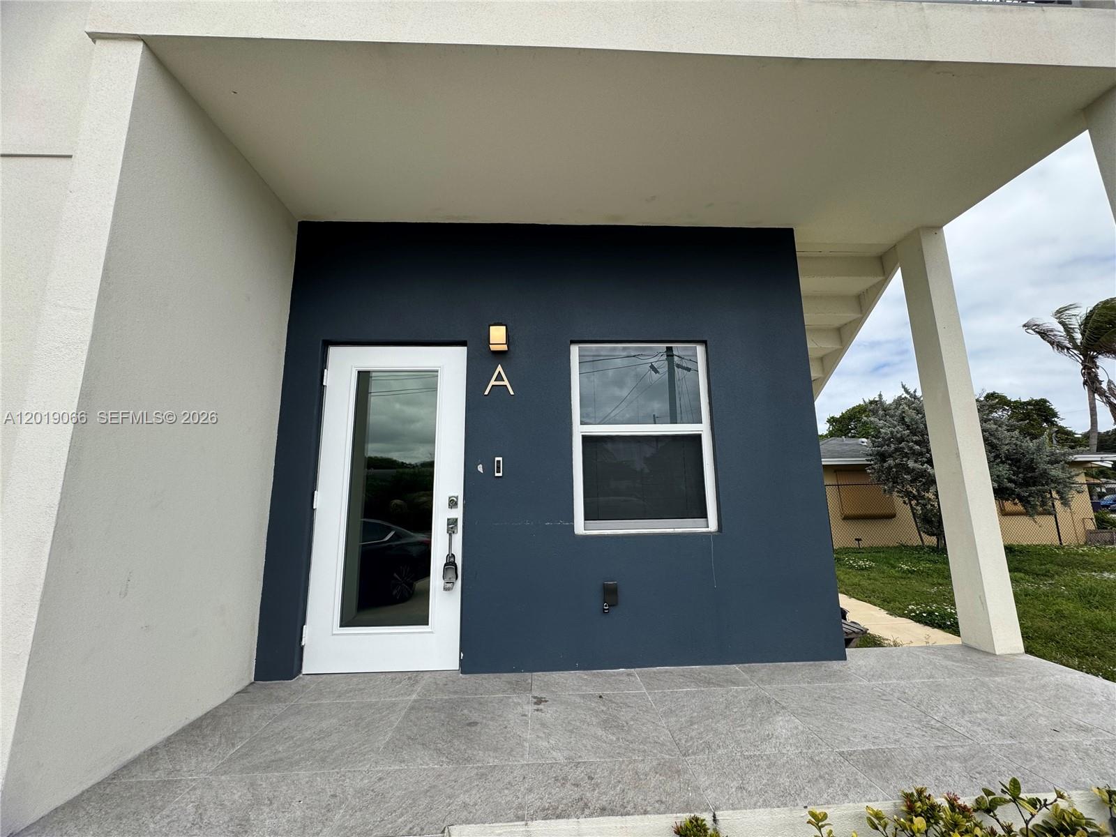 526 NW 6th St Hallandale Beach, FL 33009
