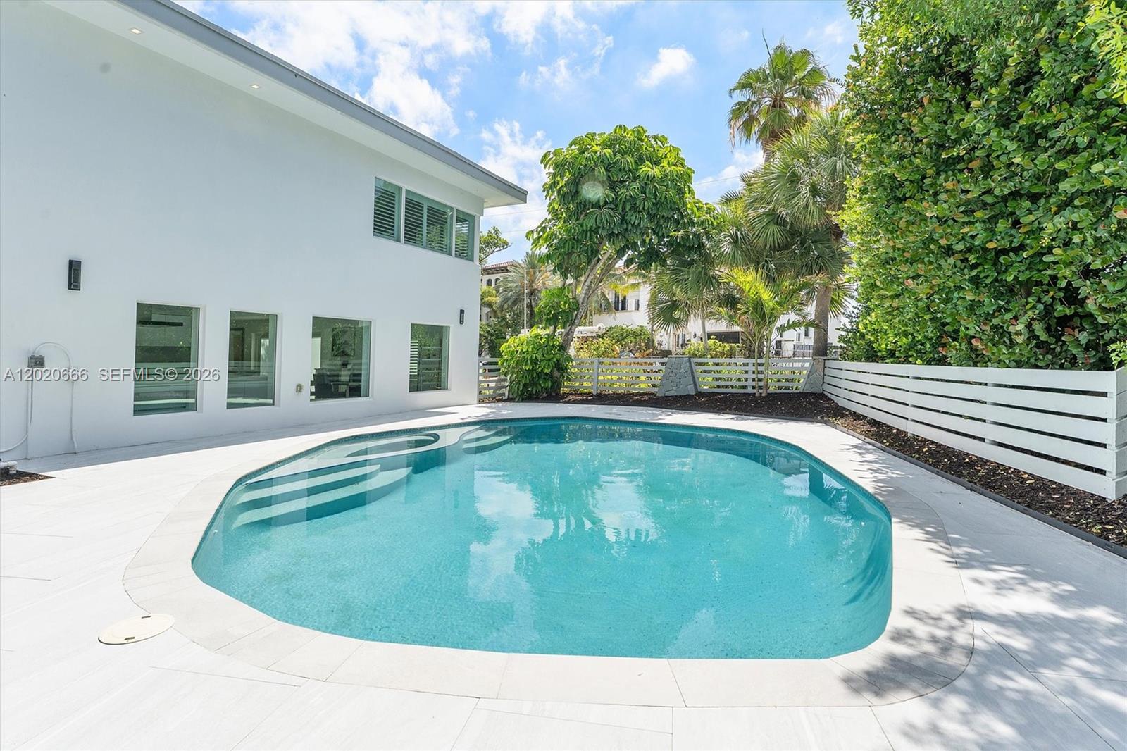 1903 Bay Dr Pompano Beach, FL 33062
