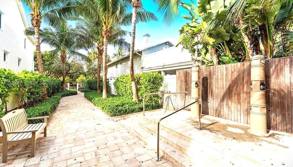 1903 Bay Dr Pompano Beach, FL 33062