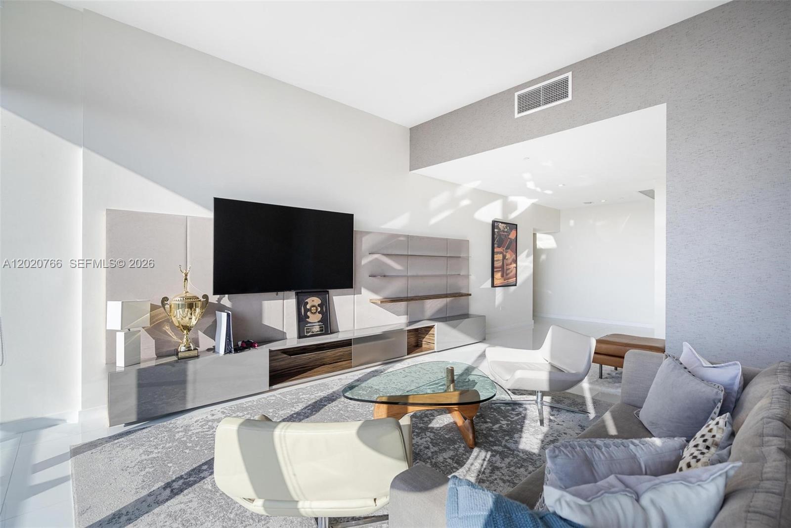 88 SW 7th St #4203 Miami, FL 33130