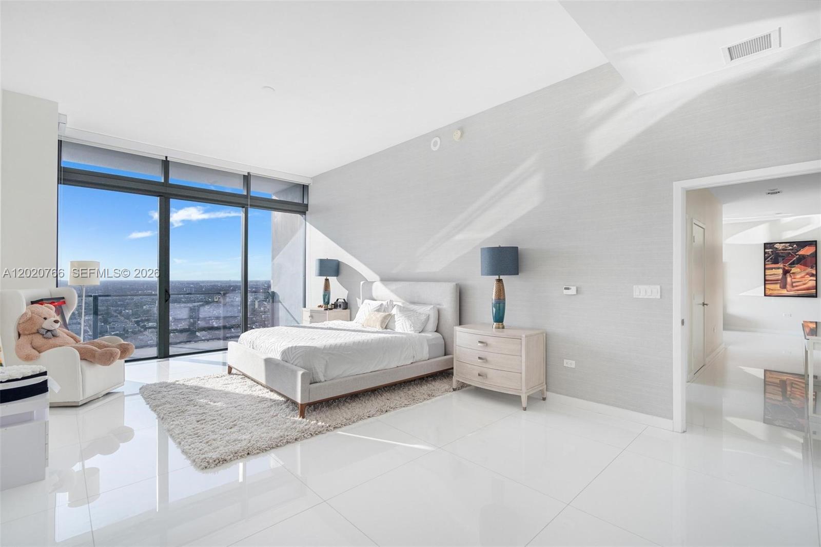 88 SW 7th St #4203 Miami, FL 33130