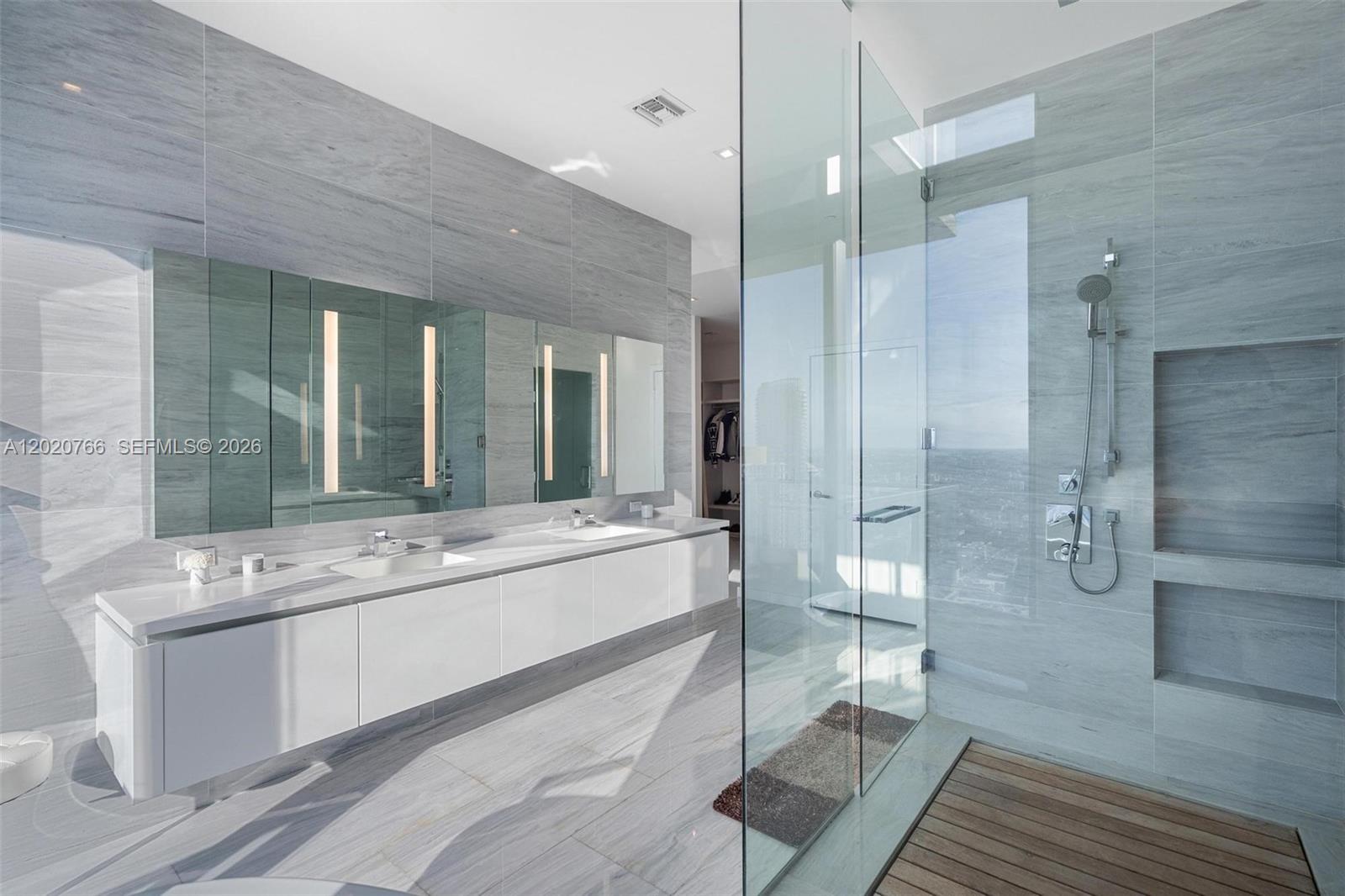 88 SW 7th St #4203 Miami, FL 33130