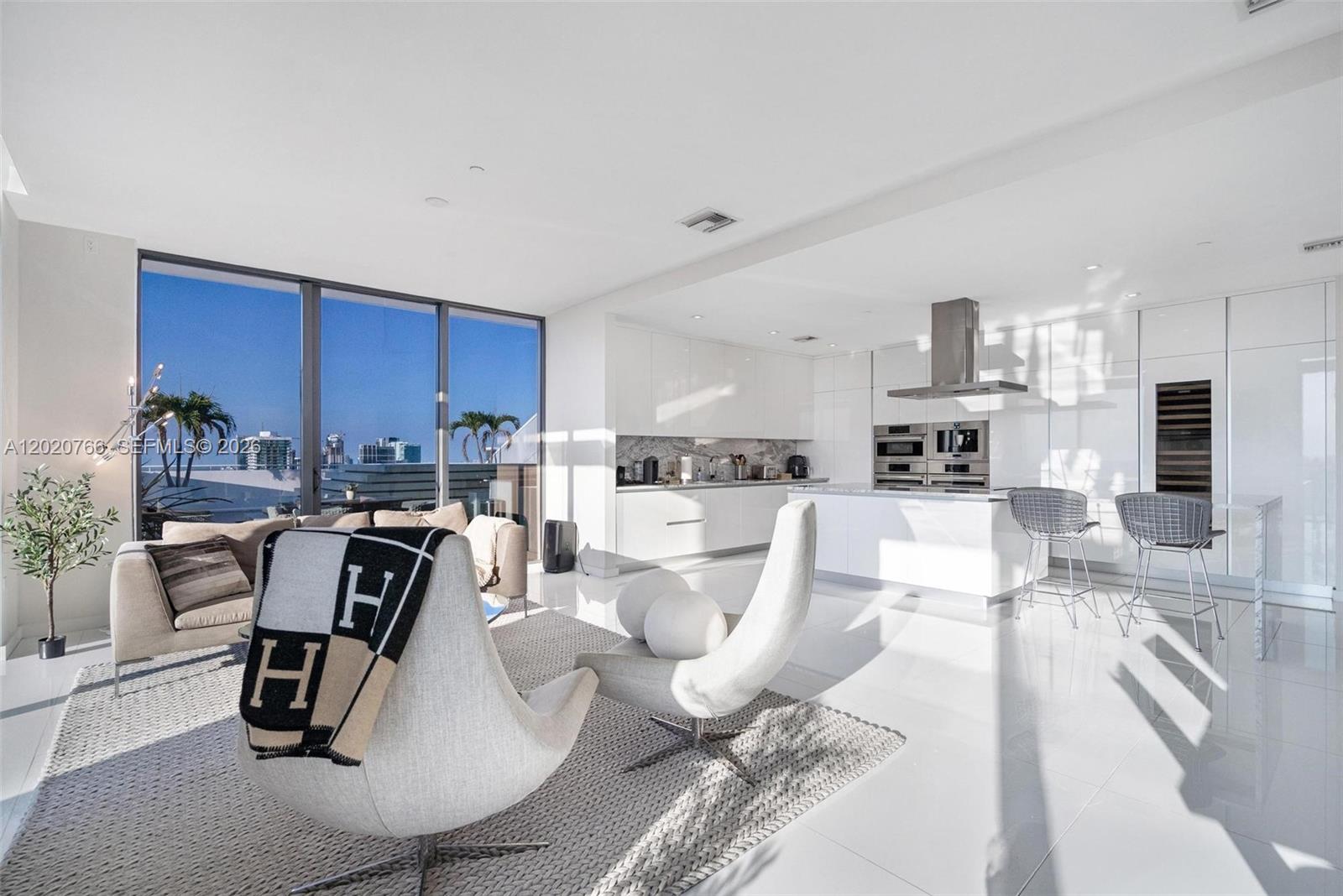 88 SW 7th St #4203 Miami, FL 33130