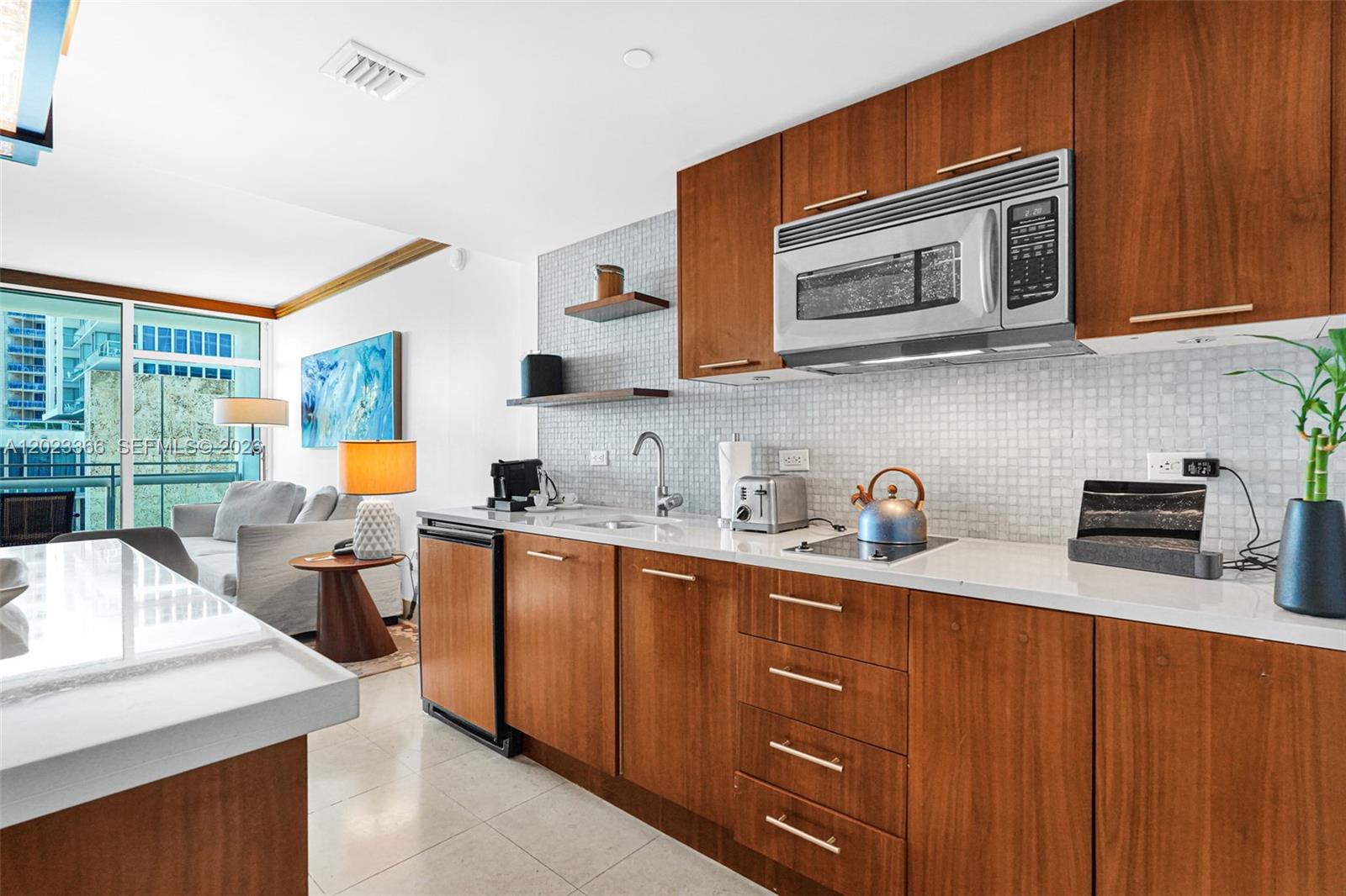 6801 Collins Ave #611 (Door 610) Miami Beach, FL 33141