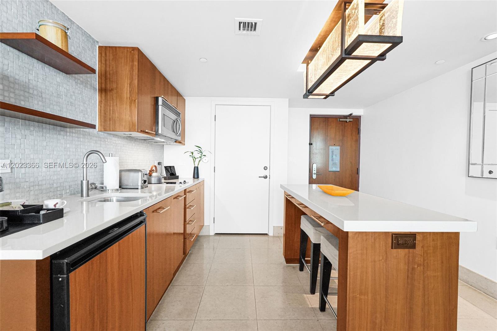 6801 Collins Ave #611 (Door 610) Miami Beach, FL 33141